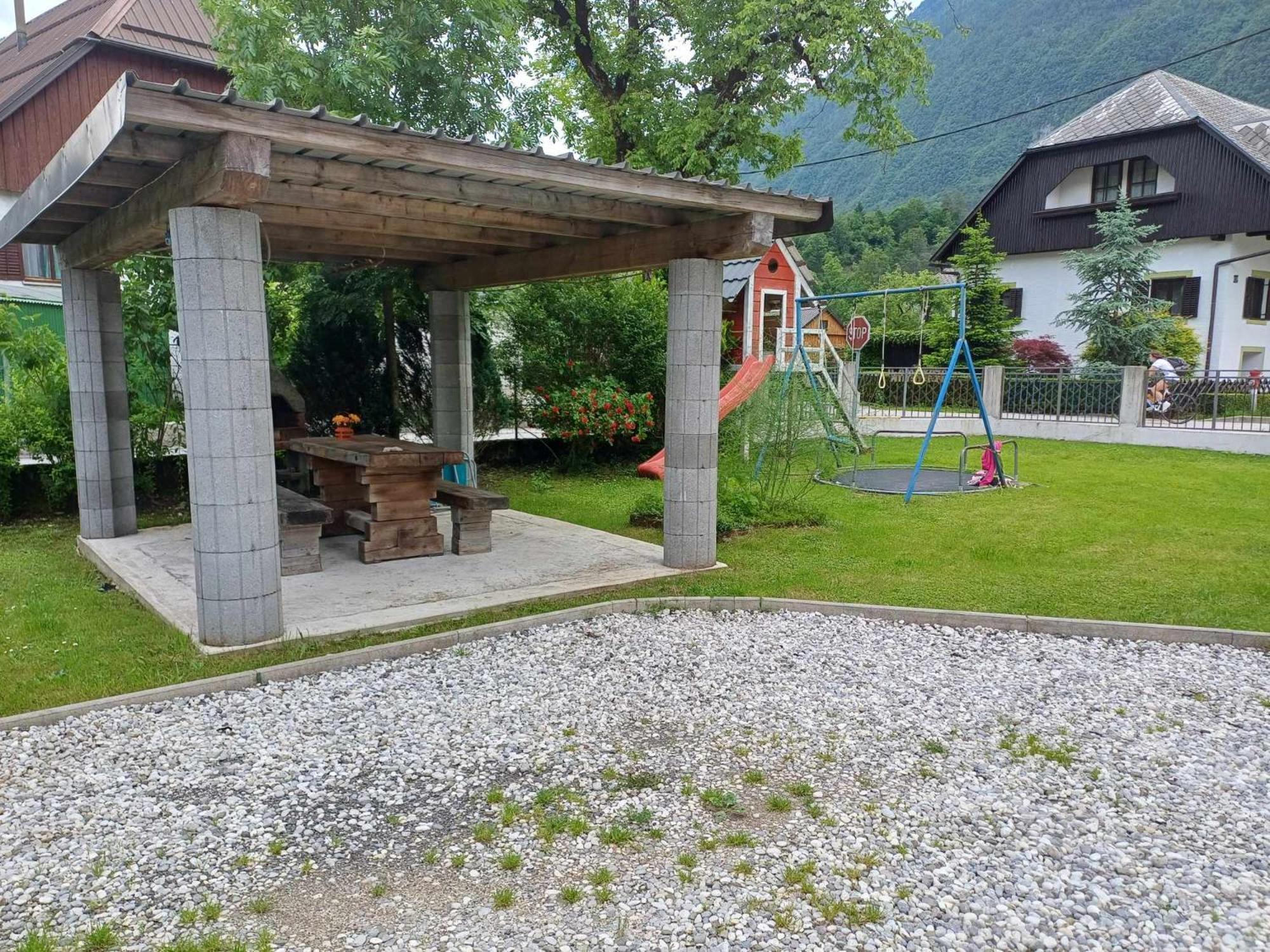 Apartmaji Slatenik 博维茨 外观 照片